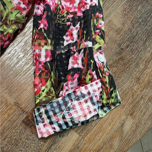 Isabel Hayley semi sheer floral button up blouse - Picture 4 of 9